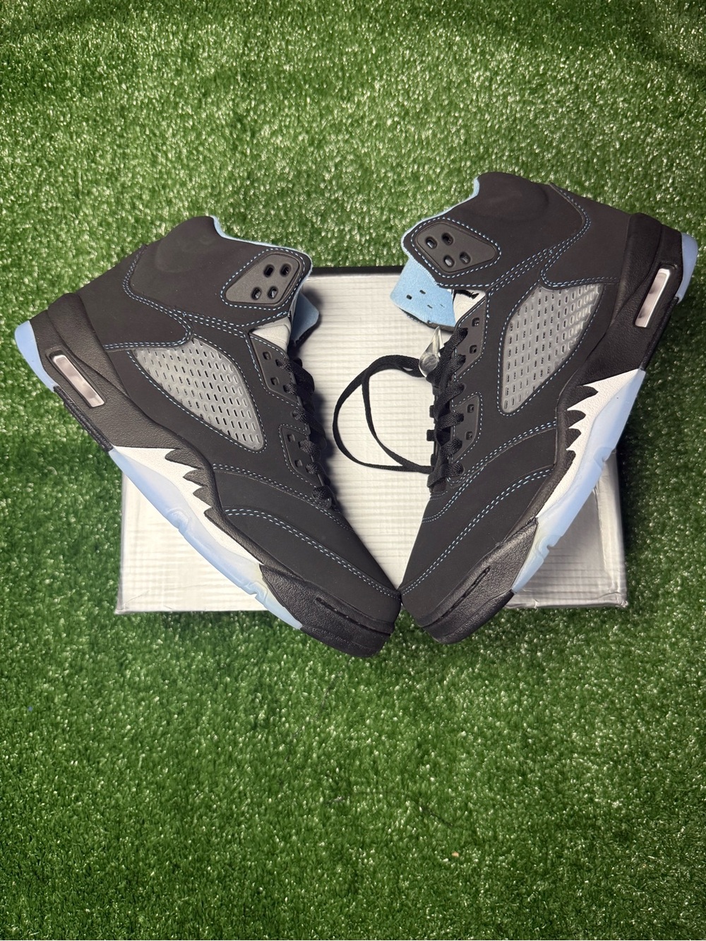 Jordan Men's Black and Light Blue High-Top Sneakers
